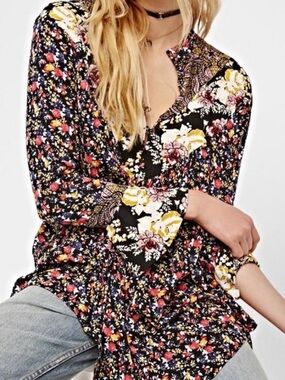 Free People Wildflower Fields Henley Top Tunic Blouse M Black Ditsy Floral 106